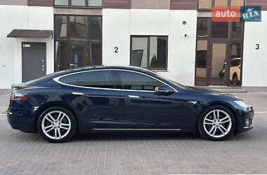 Лифтбек Tesla Model S 2015 в 