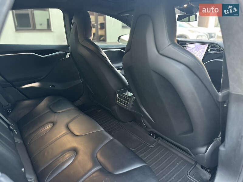 Ліфтбек Tesla Model S 2015 в Одесі
