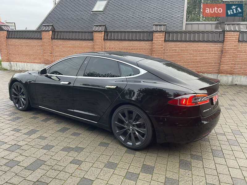 Лифтбек Tesla Model S 2018 в Львове