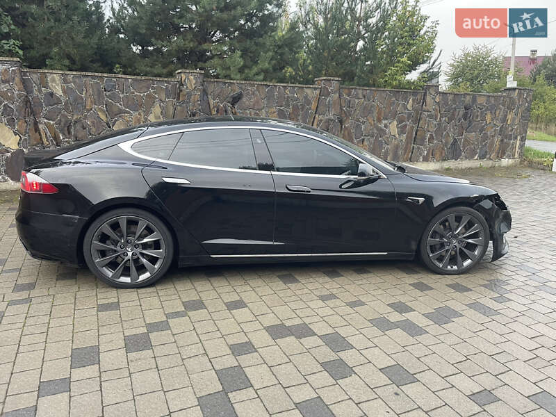 Лифтбек Tesla Model S 2018 в Львове