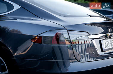 Лифтбек Tesla Model S 2015 в 