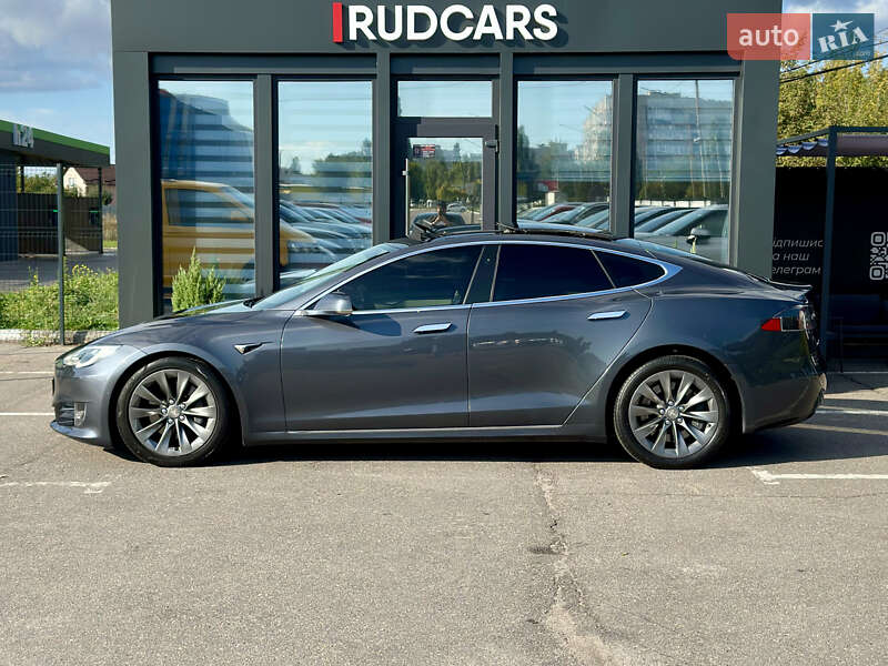 Ліфтбек Tesla Model S 2018 в Кременчуці