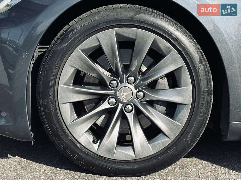 Ліфтбек Tesla Model S 2018 в Кременчуці