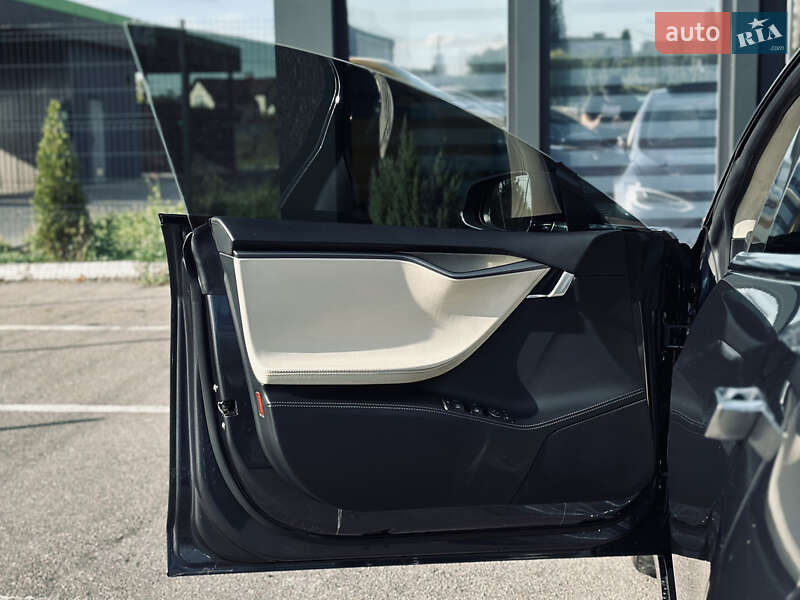 Ліфтбек Tesla Model S 2018 в Кременчуці