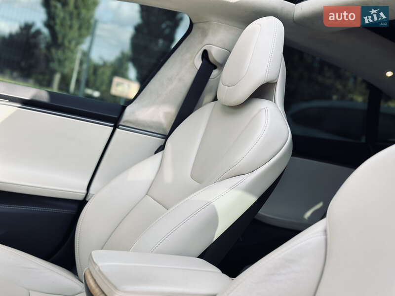 Ліфтбек Tesla Model S 2018 в Кременчуці