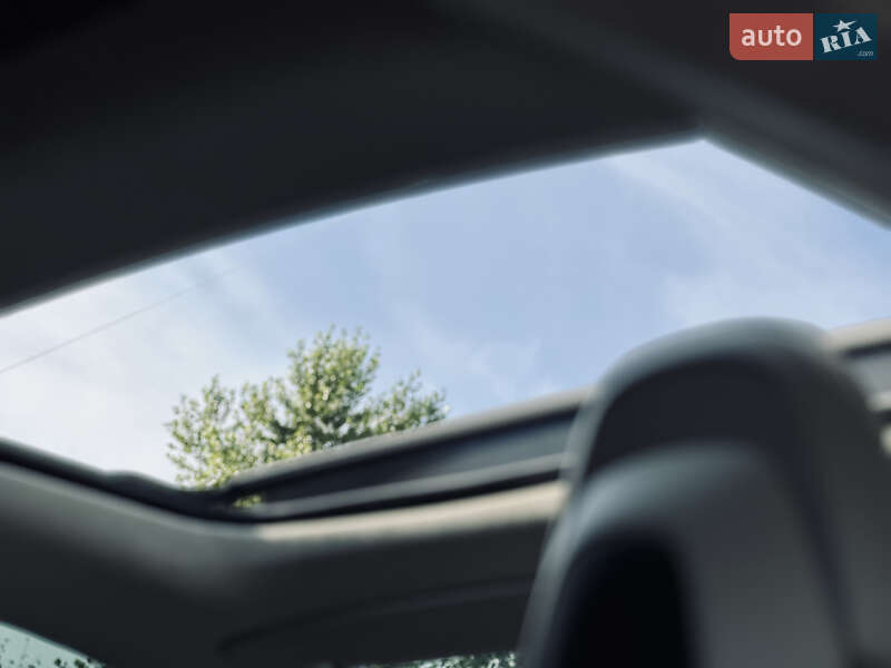Ліфтбек Tesla Model S 2018 в Кременчуці