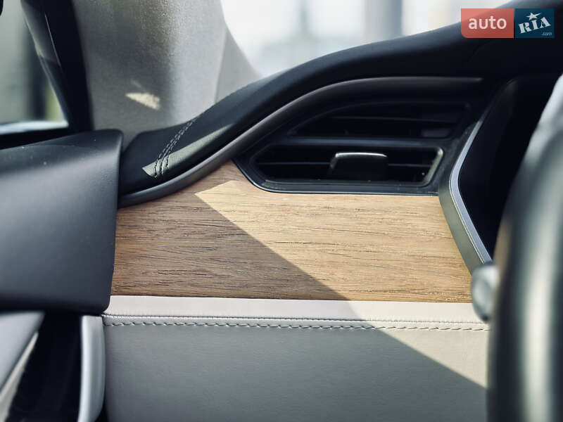 Ліфтбек Tesla Model S 2018 в Кременчуці