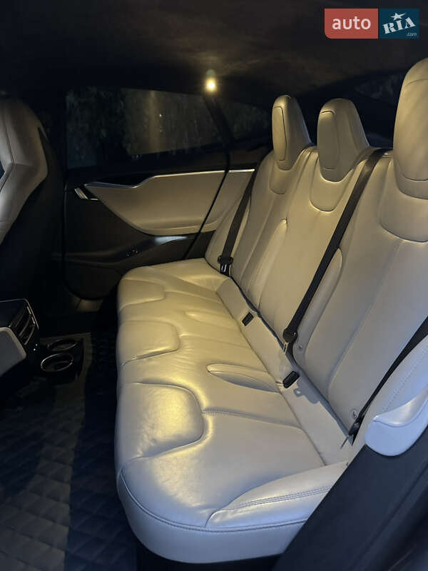 Ліфтбек Tesla Model S 2015 в Одесі