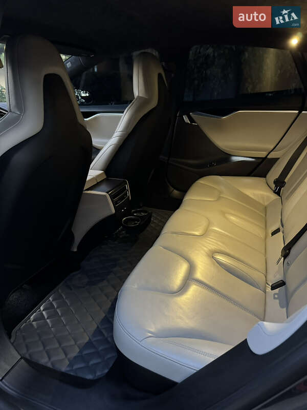 Ліфтбек Tesla Model S 2015 в Одесі
