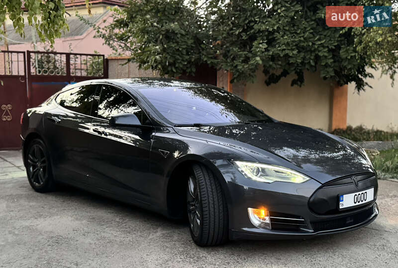 Ліфтбек Tesla Model S 2015 в Одесі