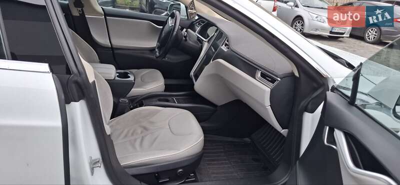 Ліфтбек Tesla Model S 2013 в Рівному
