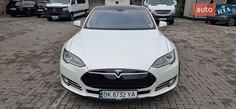 Ліфтбек Tesla Model S 2013 в Рівному