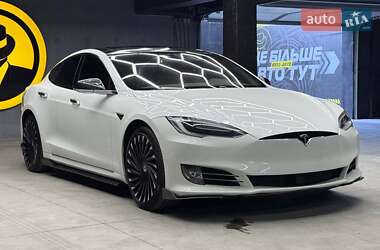 Ліфтбек Tesla Model S 2018 в Чернівцях
