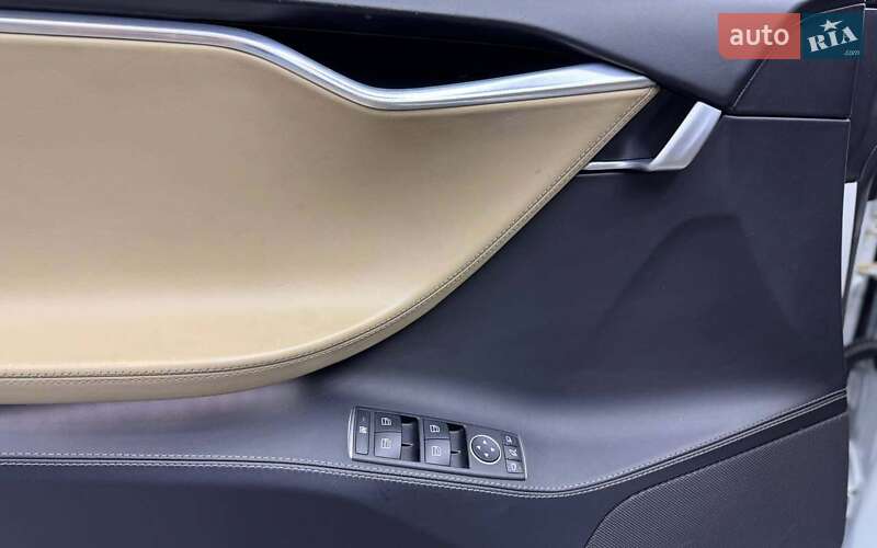 Ліфтбек Tesla Model S 2016 в Чернівцях