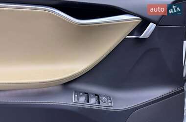 Лифтбек Tesla Model S 2016 в 