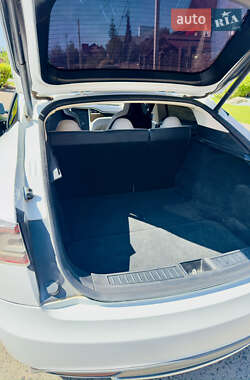 Ліфтбек Tesla Model S 2013 в 