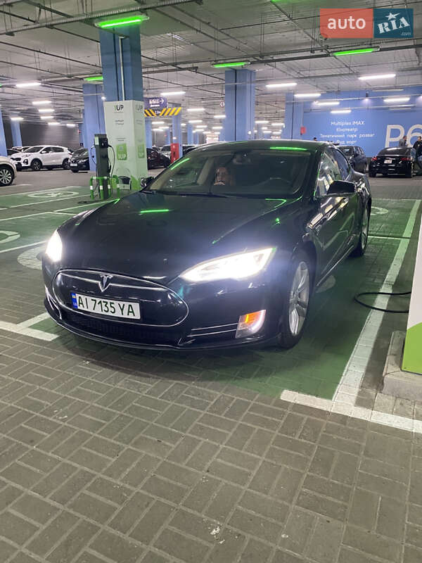 Лифтбек Tesla Model S 2014 в Киеве