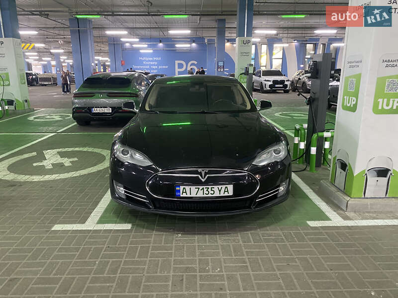 Лифтбек Tesla Model S 2014 в Киеве