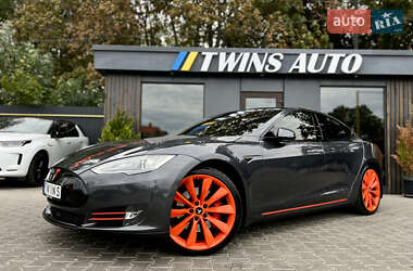 Лифтбек Tesla Model S 2015 в 