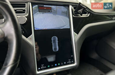 Лифтбек Tesla Model S 2015 в 