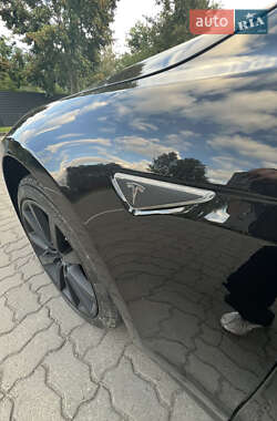 Лифтбек Tesla Model S 2013 в 