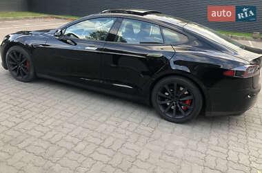 Лифтбек Tesla Model S 2013 в 