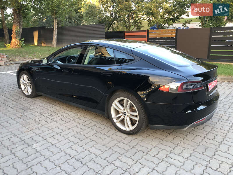 Ліфтбек Tesla Model S 2013 в Луцьку