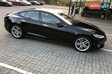 Лифтбек Tesla Model S 2013 в 