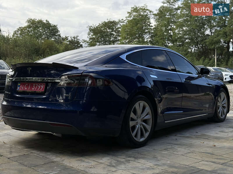 Ліфтбек Tesla Model S 2015 в Івано-Франківську