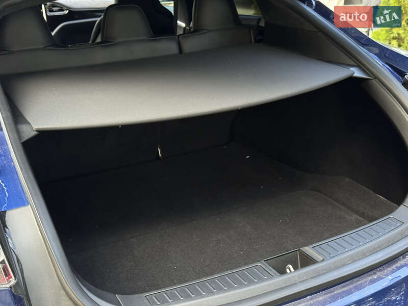 Ліфтбек Tesla Model S 2015 в Івано-Франківську