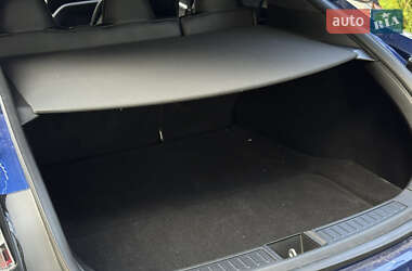 Лифтбек Tesla Model S 2015 в 