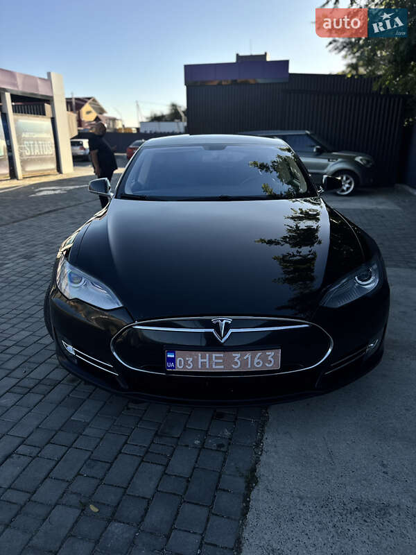 Лифтбек Tesla Model S 2014 в 