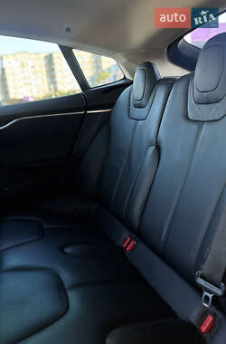 Лифтбек Tesla Model S 2014 в 