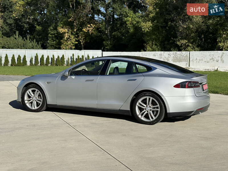 Лифтбек Tesla Model S 2013 в Луцке