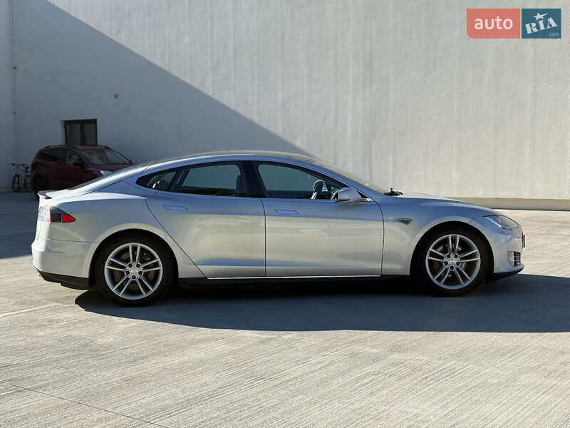 Лифтбек Tesla Model S 2013 в Луцке