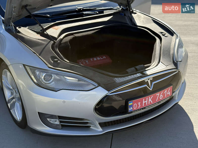 Лифтбек Tesla Model S 2013 в Луцке