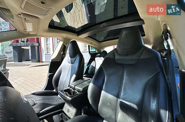 Лифтбек Tesla Model S 2014 в 