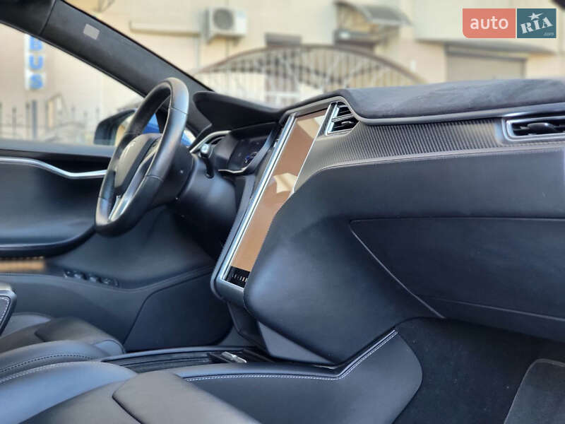 Ліфтбек Tesla Model S 2017 в Києві