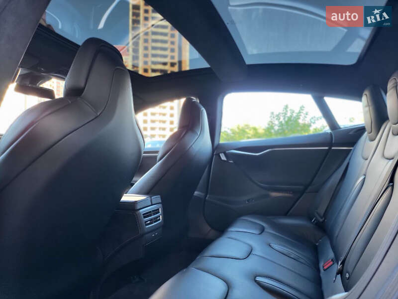 Ліфтбек Tesla Model S 2017 в Києві