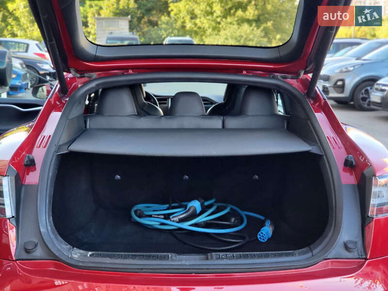 Ліфтбек Tesla Model S 2017 в Києві