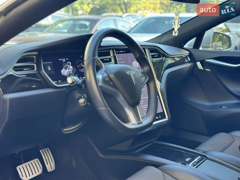 Ліфтбек Tesla Model S 2017 в Львові