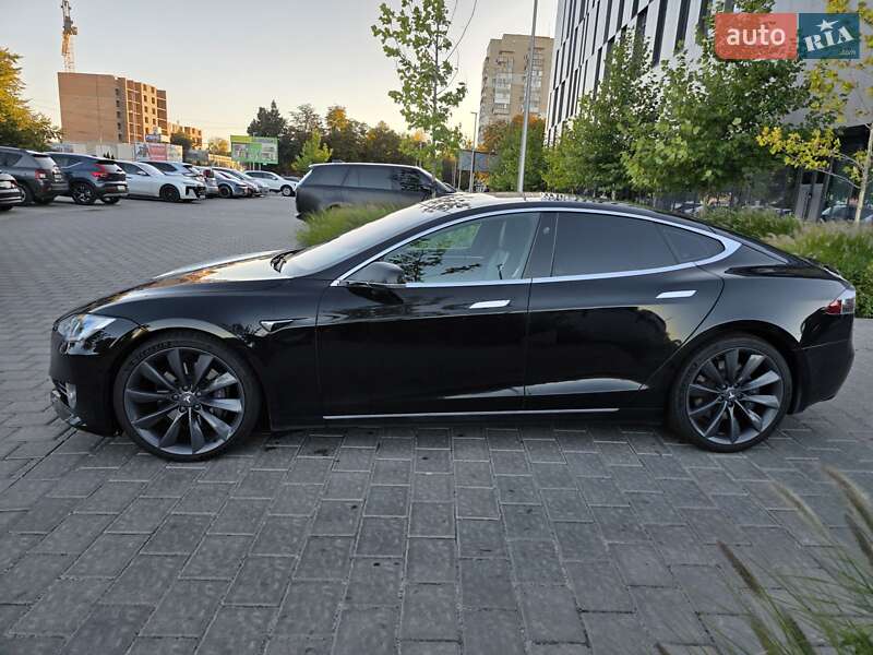 Лифтбек Tesla Model S 2018 в Ровно
