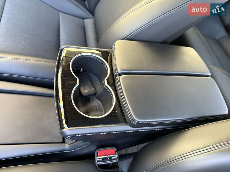 Ліфтбек Tesla Model S 2017 в Чернівцях