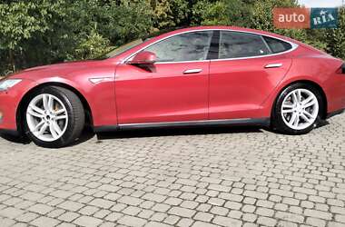 Лифтбек Tesla Model S 2015 в 