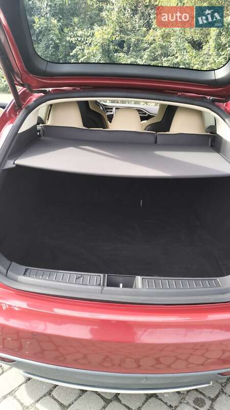 Лифтбек Tesla Model S 2015 в Львове