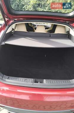 Лифтбек Tesla Model S 2015 в 