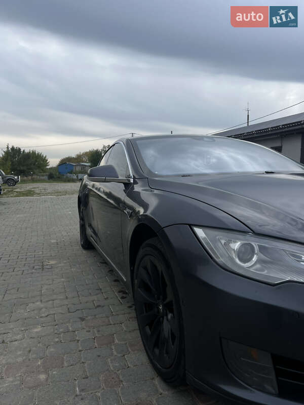 Ліфтбек Tesla Model S 2015 в Калуші