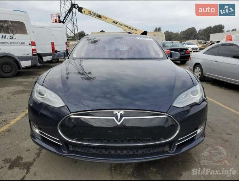 Ліфтбек Tesla Model S 2013 в Києві