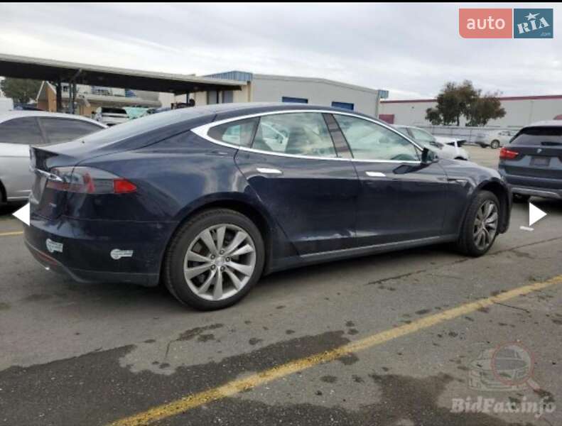 Ліфтбек Tesla Model S 2013 в Києві