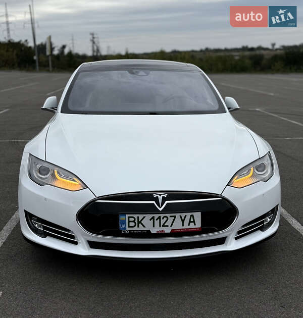 Ліфтбек Tesla Model S 2016 в Рівному